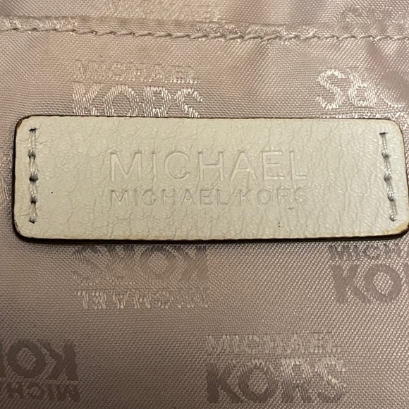 Michael Kors Handbag, Cream colour with Gold hardware - Picture 2 of 5